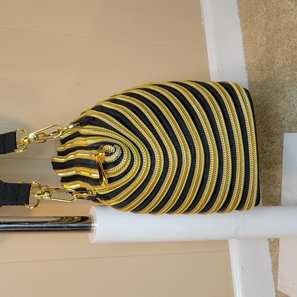 Bam Bags Black Nylon With Gold Zipper Purse - Picture 5 of 12